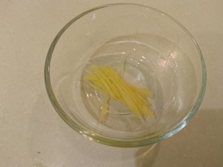 23、培根大阪燒,切3～4片，再切成絲，越細越好。