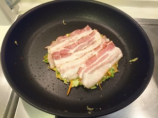 30、培根大阪燒,再鋪上培根。