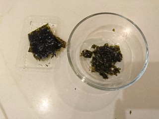 36、培根大阪燒,海苔撕成碎片。