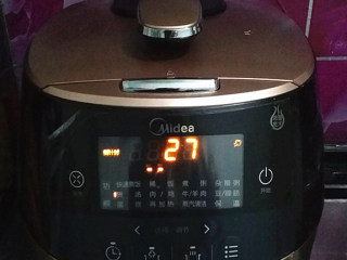 6、木耳炖鸡汤,倒计时27分钟时，显示在排气