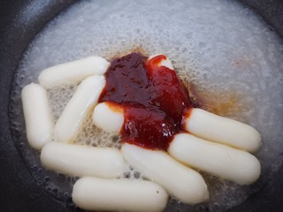 13、辣炒芝士年糕,大约两勺