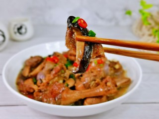 18、香菇焖鸡,再来一张。