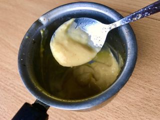 14、薯条的N种吃法,放回装水的锅上方！用上面的蒸汽加热！时刻捞起来看看，一旦舀起来不会滴落就赶紧离锅！