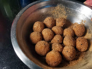 21、水果汤圆,滾至看不到南瓜汤圆的颜色就搞定了