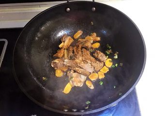 15、红烧羊排,翻炒均匀