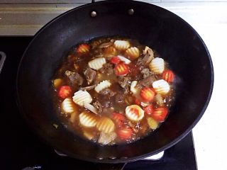 19、红烧羊排,加入山药和胡萝卜,继续烧10分钟