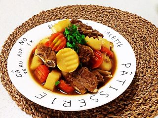 24、红烧羊排,红烧羊排营养丰富,鲜香适宜~