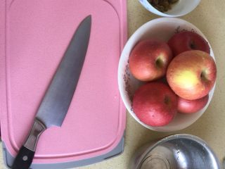 1、苹果派,准备好苹果
