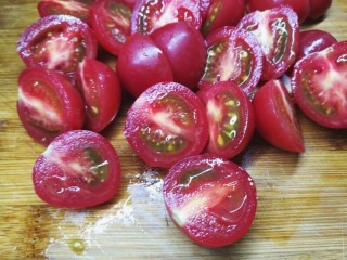 5、法式脆皮烤烤鸡,小番茄对半切