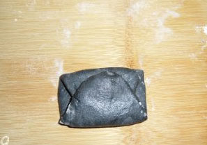 9、竹炭蛋黄酥月饼,折叠一下