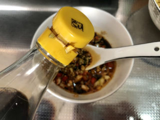 24、黄豆猪脚汤➕白萝卜花生黄豆猪脚汤,一汤匙香醋