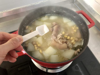 34、黄豆猪脚汤➕白萝卜花生黄豆猪脚汤,根据个人口味加入少许食盐