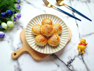 22、冬至美食  鲜肉酥饼,颜色特别漂亮。