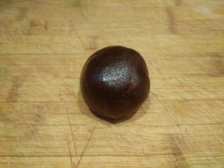 9、草莓大福,然后取一小坨豆沙