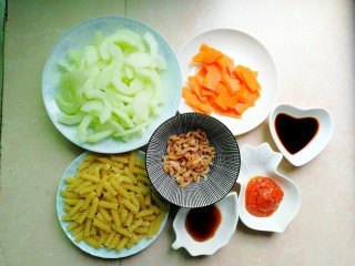 1、时蔬炒意粉,先来张食材全家福