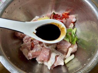 10、蒜香鸡腿➕蒜蓉香菇蒸鸡腿,半汤匙老抽