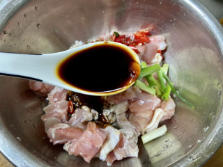 12、蒜香鸡腿➕蒜蓉香菇蒸鸡腿,一汤匙生抽