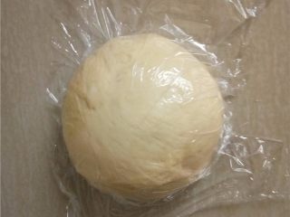 6、日式牛奶卷,盖上保鲜膜室温发酵30分钟