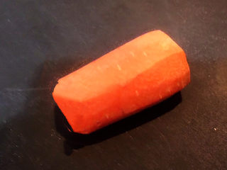 7、清炒茭白,胡萝卜削皮