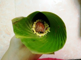 10、杂豆蜜枣小米粽,装适量的杂豆小米，然后放一颗蜜枣