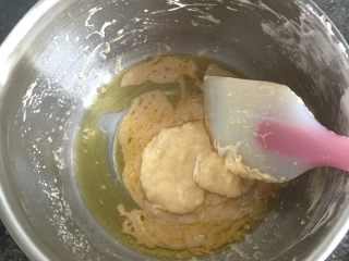 11、燕麦瓜子仁酥块,加入步骤8中的混合物拌均匀；