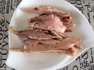 7、鸡肉紫菜包饭,鸡腿肉撕成条