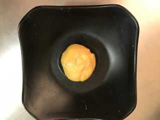 10、宝斗糕,皮同样10块儿，大概12-13克一个。