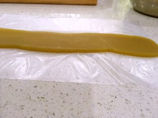 8、一口莲蓉酥,如图。