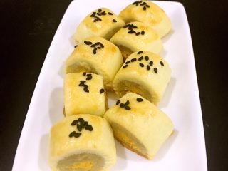 27、一口莲蓉酥,出炉后、放凉就可以吃用啦……