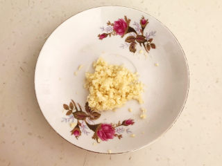 5、海带冬瓜汤,大蒜切成末