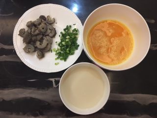 1、海参蒸蛋,所有食材合影