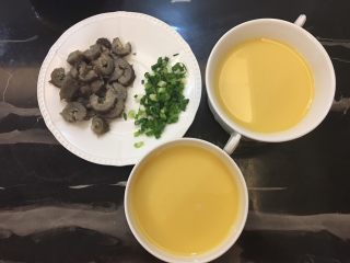 9、海参蒸蛋,过塞完的蛋液已经很细腻