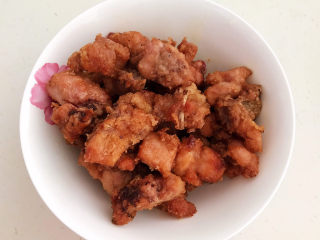 15、麻辣干锅鸡,把鸡块捞出来