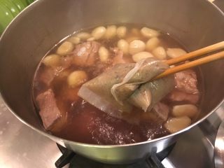 22、肉骨茶面线,肉骨茶药包看个人喜好随时可捞起