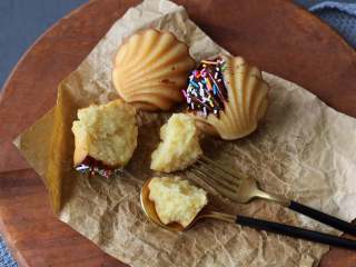 20、炫彩柠檬玛德琳,蛋糕的内部组织