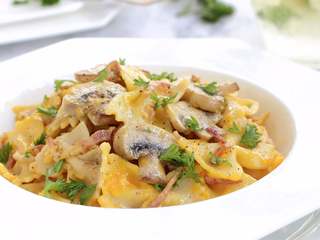 14、培根蛋黄奶油意面,奶香浓郁的培根蛋黄奶油意面就做好了，开动吧！