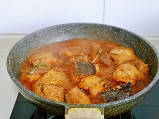 11、炖草鱼,大约25分钟左右，鱼差不多熟了。