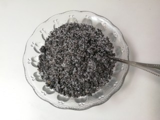 6、黑芝麻糖角包,拌匀