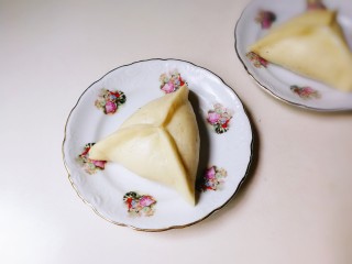 12、黑芝麻糖角包,出锅