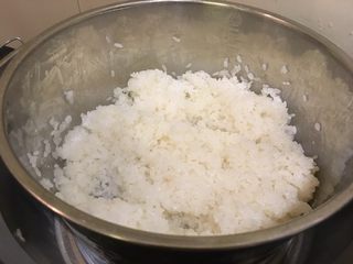 14、握寿司套餐,然后掀盖放凉备用！