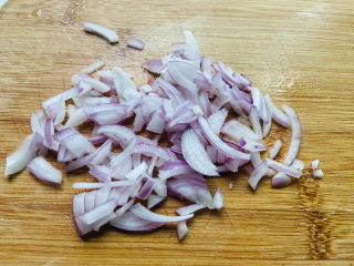 6、培根火腿披萨,洋葱丁