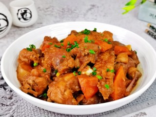 19、新疆大盘鸡,宝贝说和外面吃的一样耶，大盘鸡～下饭神器。