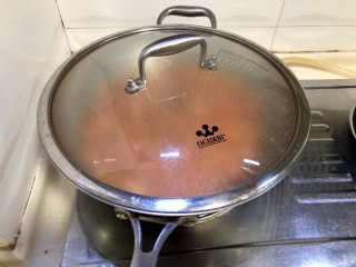 18、番茄豆腐汤➕番茄榨菜豆腐鸡蛋汤,小火加盖炖煮三分钟，让番茄味道充分释放