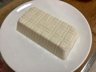 5、蘑菇炖豆腐,豆腐去包装盒