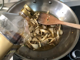 16、蘑菇炖豆腐,调味：一汤匙生抽