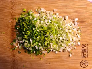 2、荞菜炒鸡蛋,荞菜炒后缩水厉害，所以量可以大些。