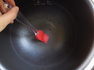 4、电饭煲食谱合集,锅内刷油