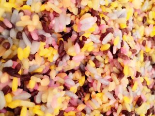 2、????五彩红豆粽子????,彩虹米泡20分钟备用