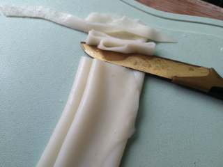 11、不用洗面的快手凉皮,把凉皮切小条