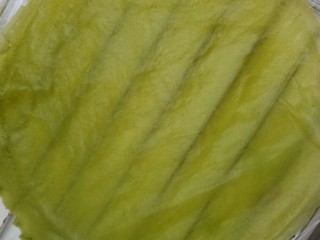8、薄如蝉翼的抹茶千层,摊好的可丽饼皮是不是很薄